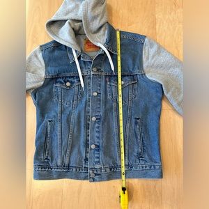 LEVI’S HYBRID HOODIE TRUCKER JACKET